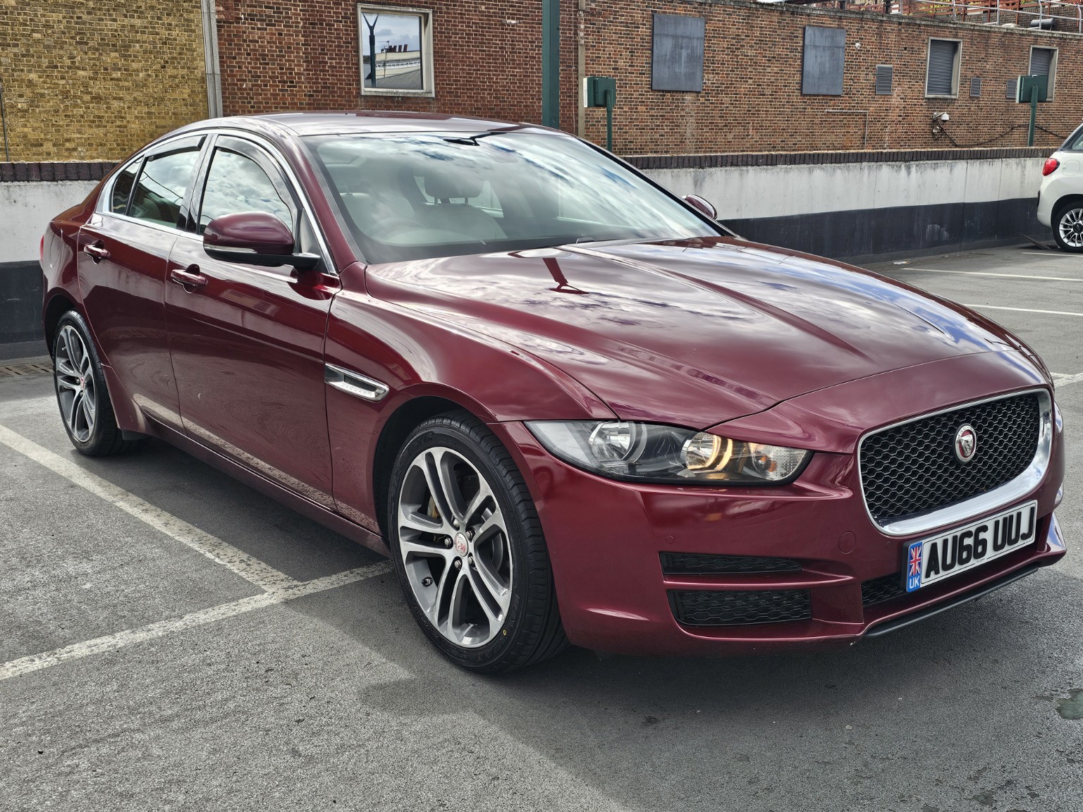 2016 red Jaguar XE Prestige AU66 UUJ